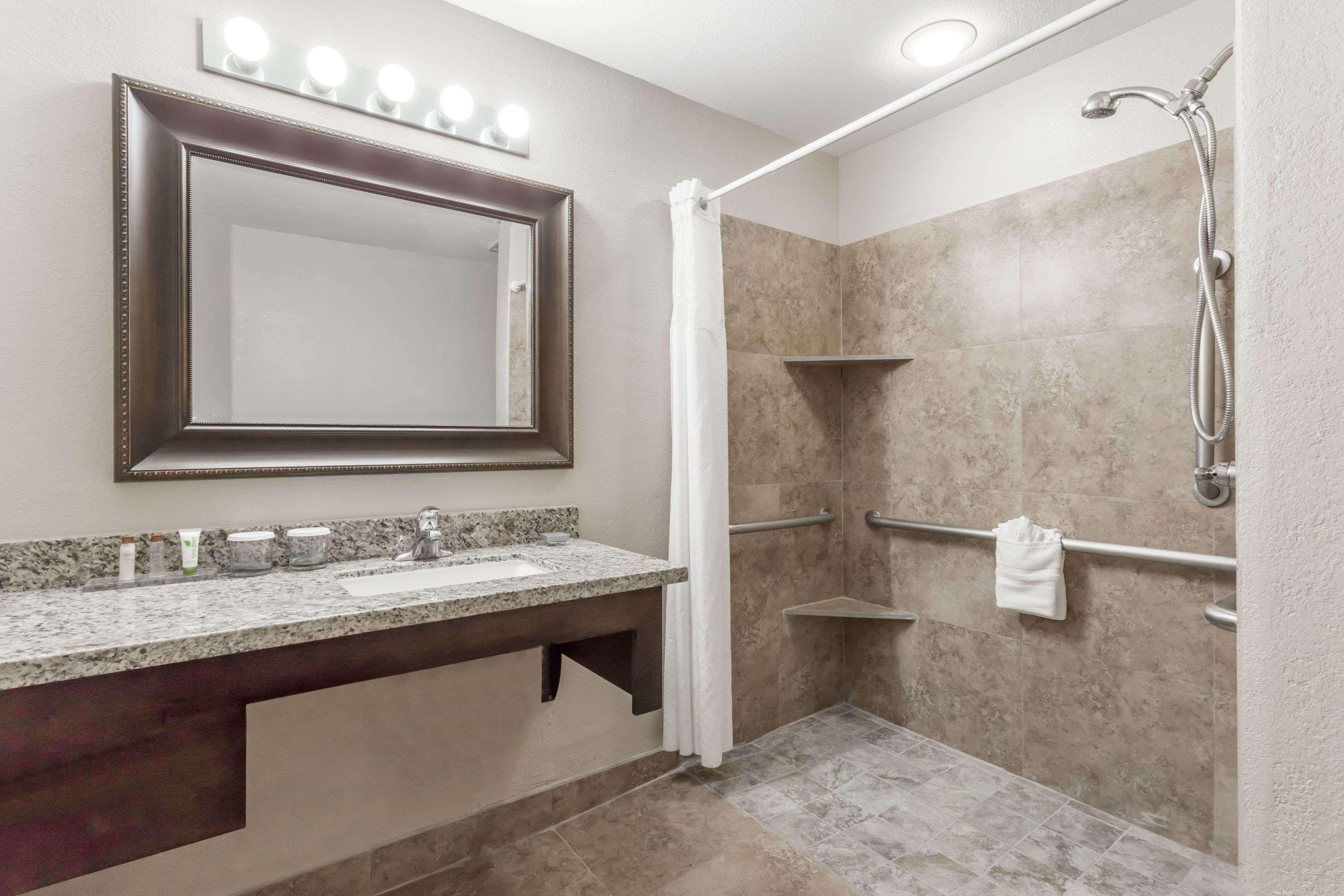 Hawthorn Suites By Wyndham Chandler Esterno foto